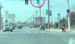 红绿灯视频,视频揭示安全出行之道